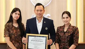 Pesona Annisa Pohan Dampingi AHY Wisuda, Selalu Cantik Kenakan Kebaya hingga Batik (credit: https://www.instagram.com/annisayudhoyono/)