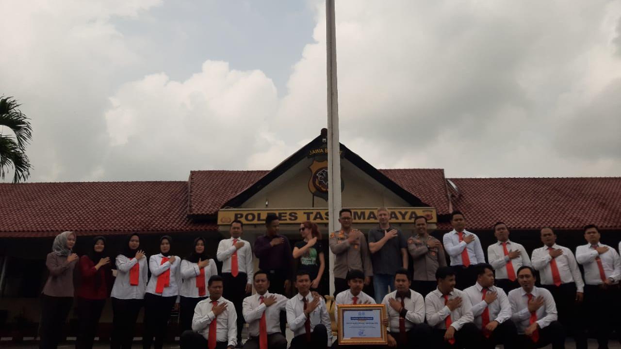 Kepolisian Resort (Polres) Tasikmalaya, Jawa Barat, mendapat penghargaan International Animal Rescue (IAR), dalam pengungkapan kasus penyiksaan monyet di Tasikmalaya. (Liputan6.com/Jayadi Supriadin)