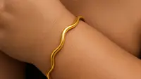 Model Gelang Emas Motif Ombak 5 Gram yang Cocok untuk Tangan Berisi