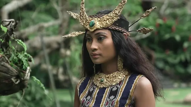 7 Potret Novia Bachmid Sepupu Irfan Bachdim Pakai Baju Adat, Banjir Pujian