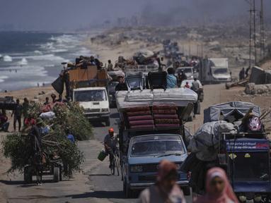 Pengungsi Palestina bergerak meninggalkan bagian utara dengan membawa barang-barang mereka sepanjang jalan pesisir menuju selatan Gaza, Selasa 9 September 2025. (AP Photo/Jehad Alshrafi)