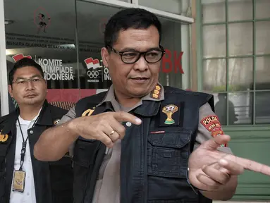 Ketua Tim Media Satgas Antimafia Bola Kombes Pol Argo Yuwono memberi keterangan pers terkait penggeledahan kantor PSSI di FX Tower, Jakarta, Rabu (30/1). Penggeledahan merupakan pengembangan dari laporan tersangka sebelumnya. (Liputan6.com/Faizal Fanani)