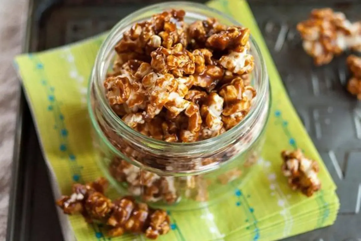 Popcorn Karamel, Camilan Manis Temani Nonton Film Favorit