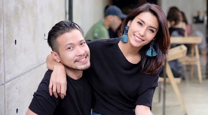 Hari bahagia Tyas Mirasih dan Raiden Soedjono tinggal menghitung hari. Sabtu, 8 Juli 2017 nanti pasangan kekasih ini akan melanjutkan hubungannya ke jenjang yang lebih serius, yakni ikatan suci pernikahan. (Instagram/tyasmirasih)