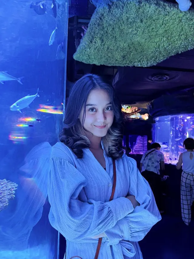 7 Potret Esta Pramanita Kompak Hangout Bareng Pemain Sinetron Roda Roda Gila