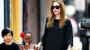 Di akun instagram, Angelina Jolie unggah foto dengan tulisan, “Aku ingin bekerja; melihat anakku tumbuh; Aku ingin berpetualang, mengunjungi semua Negara mereka: belajar dan hidup dengan kebudayaannya” (27/9). (Instagram/Angelinajolieofficial)