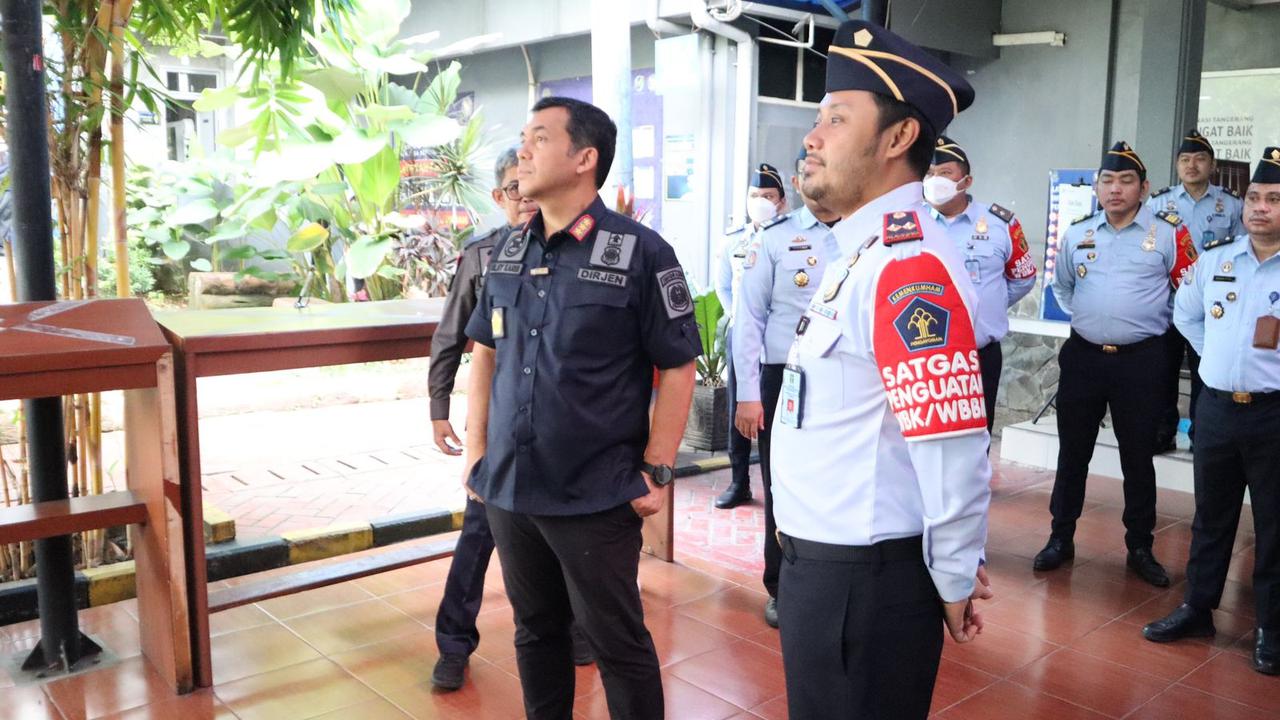 Direktur Jenderal Imigrasi, Silmy Karim, meninjau peningkatan fasilitas pada Kantor Imigrasi Kelas I Non TPI Tangerang, Kamis (27/03/2023)