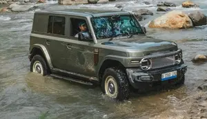 iCAR V23 Jadi Kanvas Modifikasi, Dua Hasilnya Bikin Melirik
