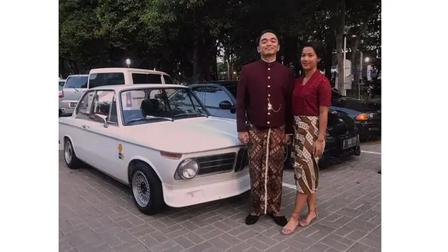 Potret Dipha Barus dan Vanessa Budihardja saat kenakan baju adat, Serasi banget.