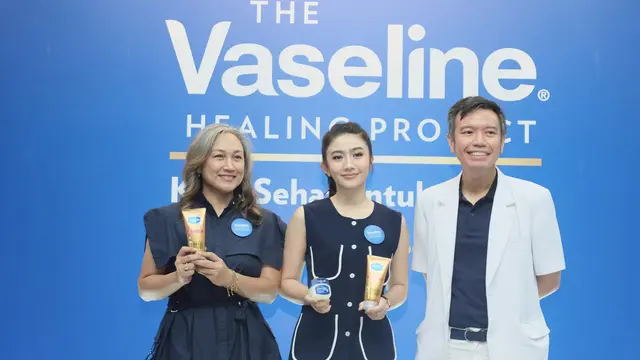 Meila Putri Handayani – Marketing Skin Care Lead Unilever Indonesia; Febby Rastanty – Selebritas penyuka kegiatan outdoor; dr. M. Akbar Wedyadhana, Sp. DVE, FINSDV, FAAADV – Ketua  PERDOSKI Cabang Jakarta