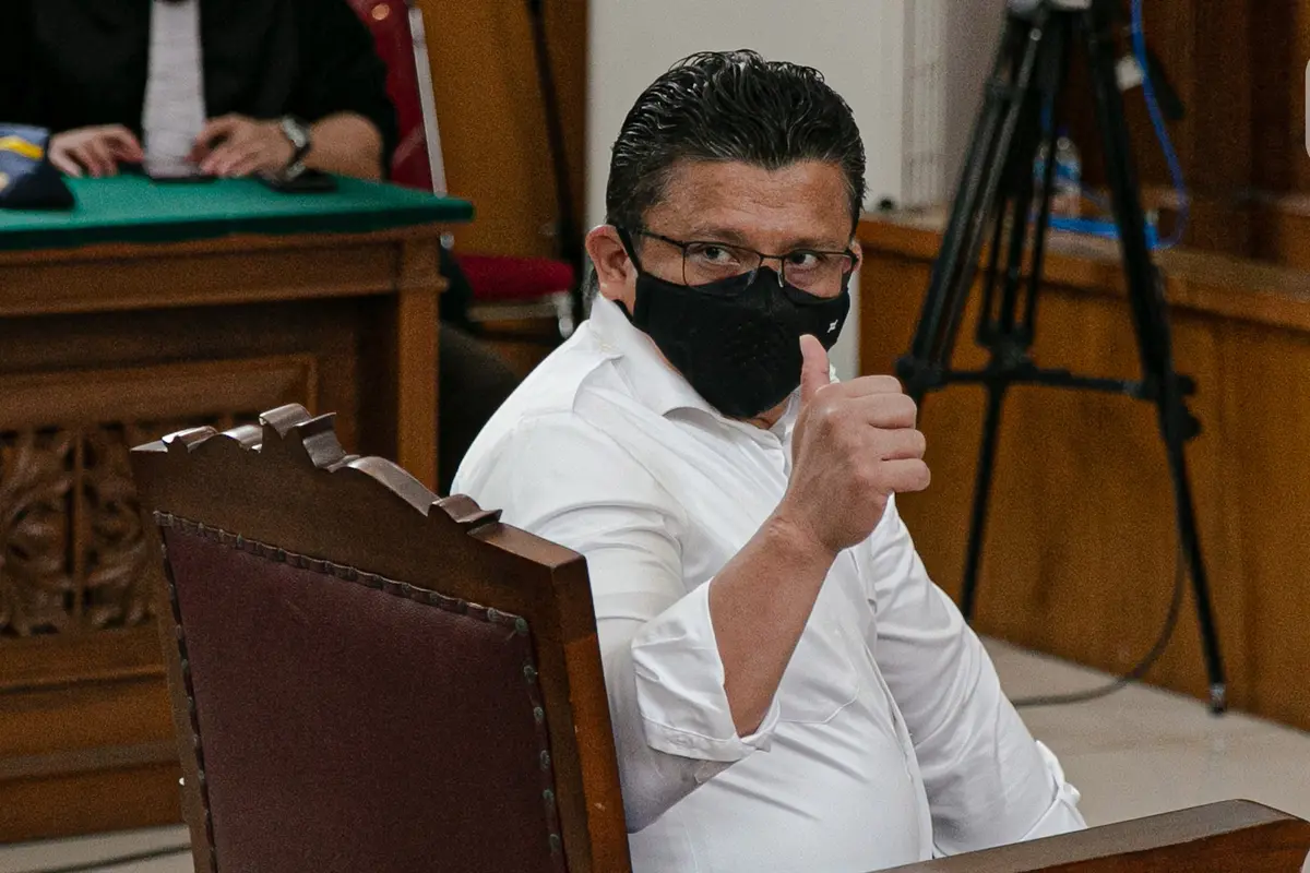 Lambaian Tangan Ferdy Sambo Sesaat Sebelum Sidang Vonis Kasus Pembunuhan Brigadir J