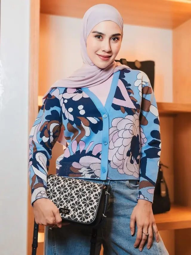 6 Gaya Fun dan Stylish Bernadya, Ziva Magnolya hingga Zee Asadel di Pembukaan Kate Spade Grand Indonesia