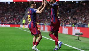 Marcus Rashford (kanan) berhasil mencetak gol ke gawang Atletico Madrid pada lanjutan Liga Spanyol 2025/2026 di Stadio Wanda Metropolitano, Madrid, Minggu (5/4/2026) dini hari WIB. (Pierre-Philippe MARCOU / AFP)