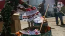 Pemusnahan dengan cara di bakar tersebut untuk mencegah penyalahgunaan dalam Pemilu 2024. (Liputan6.com/Angga Yuniar)