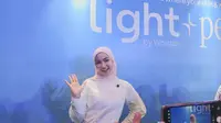 Xaviera Putri, sangat ceria saat menghadiri Lightperience Picnic by Wardah pada Jumat (17/7/2026). (Liputan6.com/Nurri Indah)