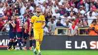 Pemain Juventus, Miralem Pjanic terlihat kecewa saat timnya keobolan dari Genoa pada lanjutan Serie A di Luigi Ferraris Stadium, Genoa (26/8/2017).  Juventus menang 4-2. (Simone Arveda/ANSA via AP)