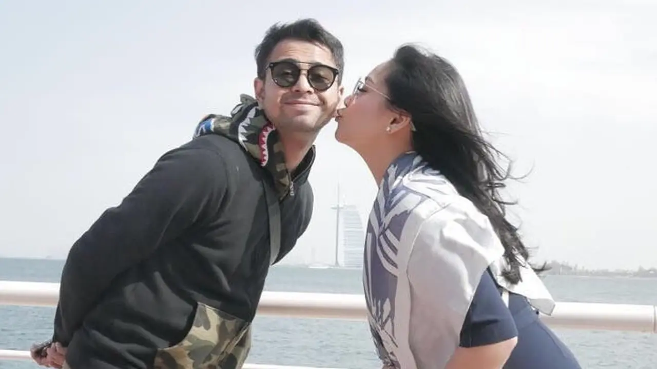 [Bintang] 8 Potret Liburan Raffi Ahmad dan Nagita Slavina di Dubai