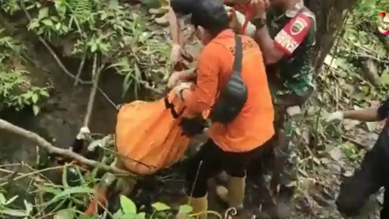 Korban pembunuhan dievakuasi dari dalam hutan di Nias