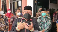 Wali Kota Depok Mohammad Idris saat melakukan kunjungan di Kecamatan Bojongsari. (Liputan6.com/Dicky Agung Prihanto)