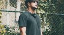 Tak hanya dengan kaos putih, penampilan bintang sinetron "Cinta Suci" ini juga modis dengan kaos hitam dan juga kacamata yang ia pakai. (Liputan6.com/IG/@ammarzoni)