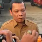 Sekretaris DPRD Riau Muflihun memberi keterangan pers terkait pemeriksaan SPPD yang diusut Polda Riau. (Liputan6.com/M Syukur)