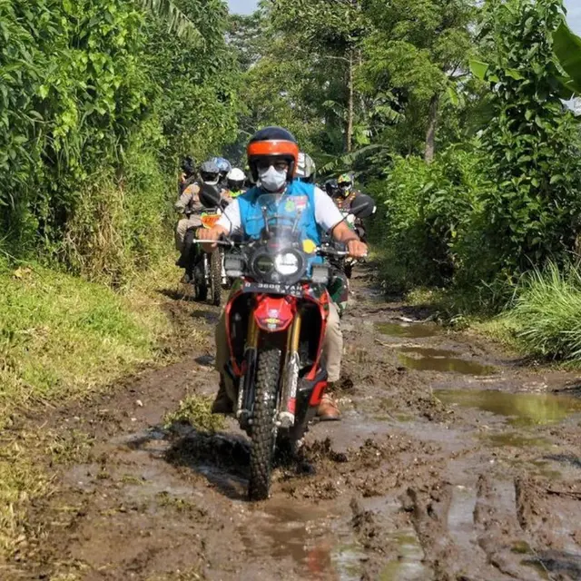 Ridwan Kamil tunggangi Honda CRF250 (Instagram/@ridwankamil)