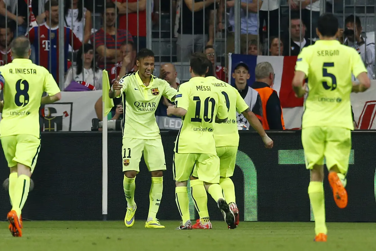 Neymar selebrasi gol bersama rekan Barcelona lainnya (Reuters)