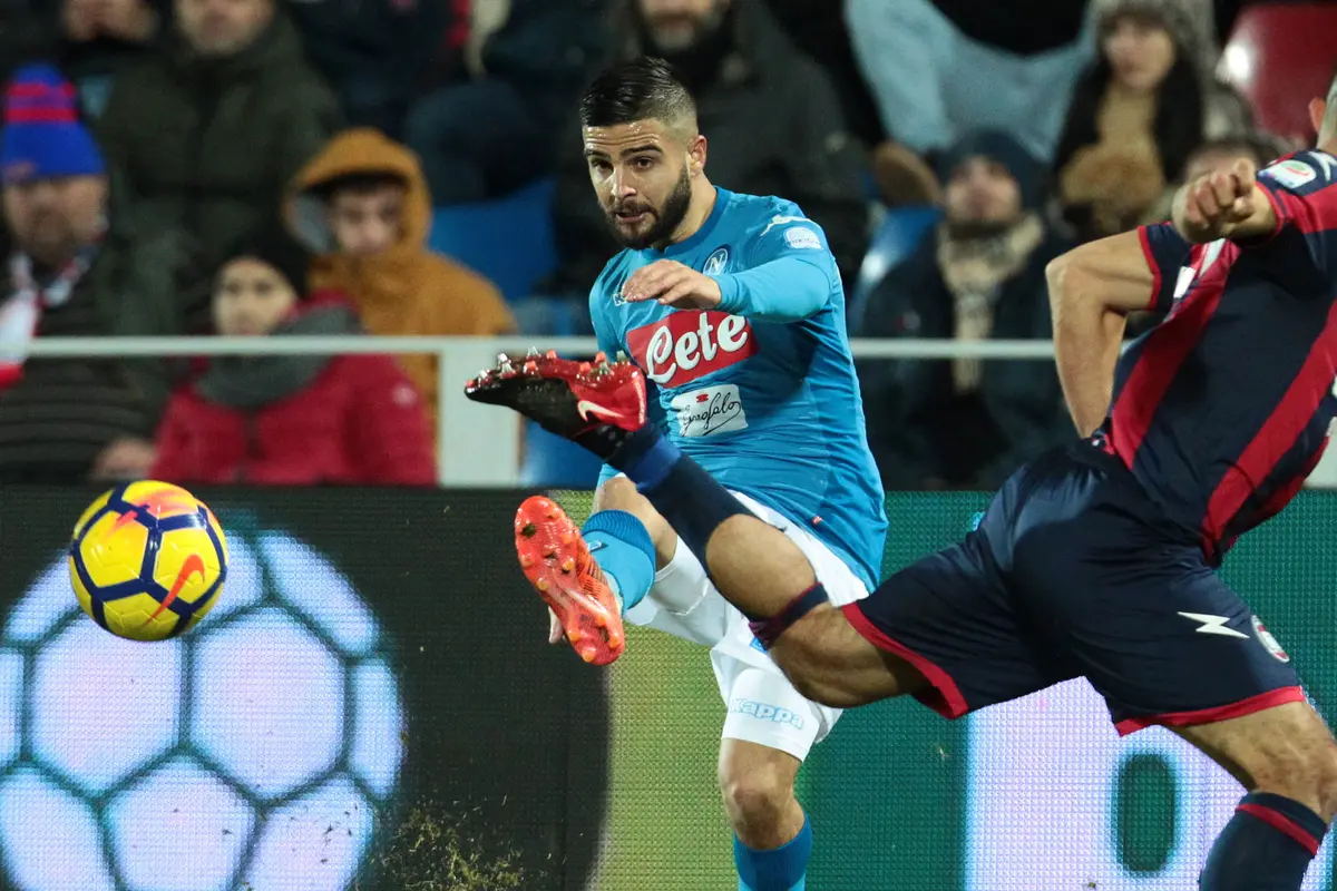 FOTO: Kalahkan Crotone, Napoli Kukuh di Puncak Klasemen