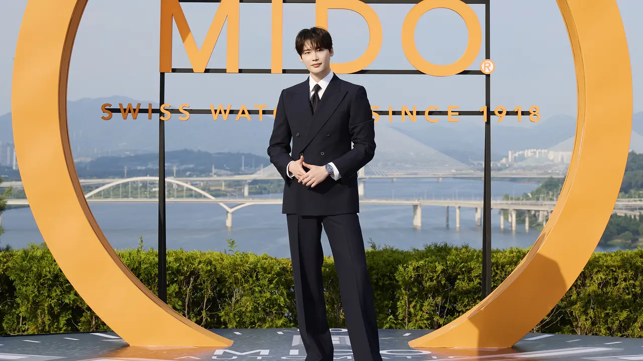 MIDO Perkenalkan Ocean Star 200 dengan brand ambassadoor Lee Jong Suk. (dok. Mido)