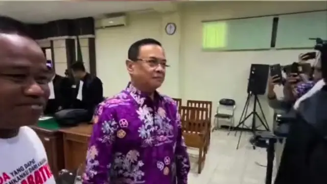 Bupati Pati nonaktif Sudewo usai sidang tuntutan di PN Tipikor Semarang. (Liputan6.com/Arief Pramono).