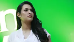 Raisa tampil perdana saat mengisi acara 'Ramadhan Ekstra Tokopedia' di Istora Gelora Bung Karno, Senayan, Jakarta Pusat. Kecantikan Raisa tak luntur meski sudah menjadi seorang ibu.(Kapanlagi.com/Agus Apriyanto)