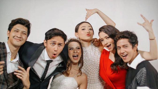 Aditya Zoni dan Pemain Cinta Karena Cinta (Sumber: Instagram//real_aditya1/