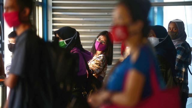 FOTO: Kasus COVID-19 di Indonesia Terus Bertambah