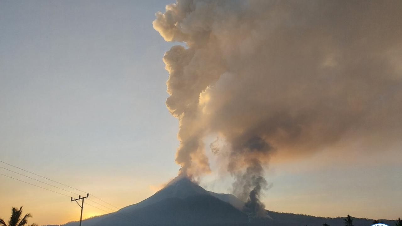 Gunung Lewotobi Laki-laki