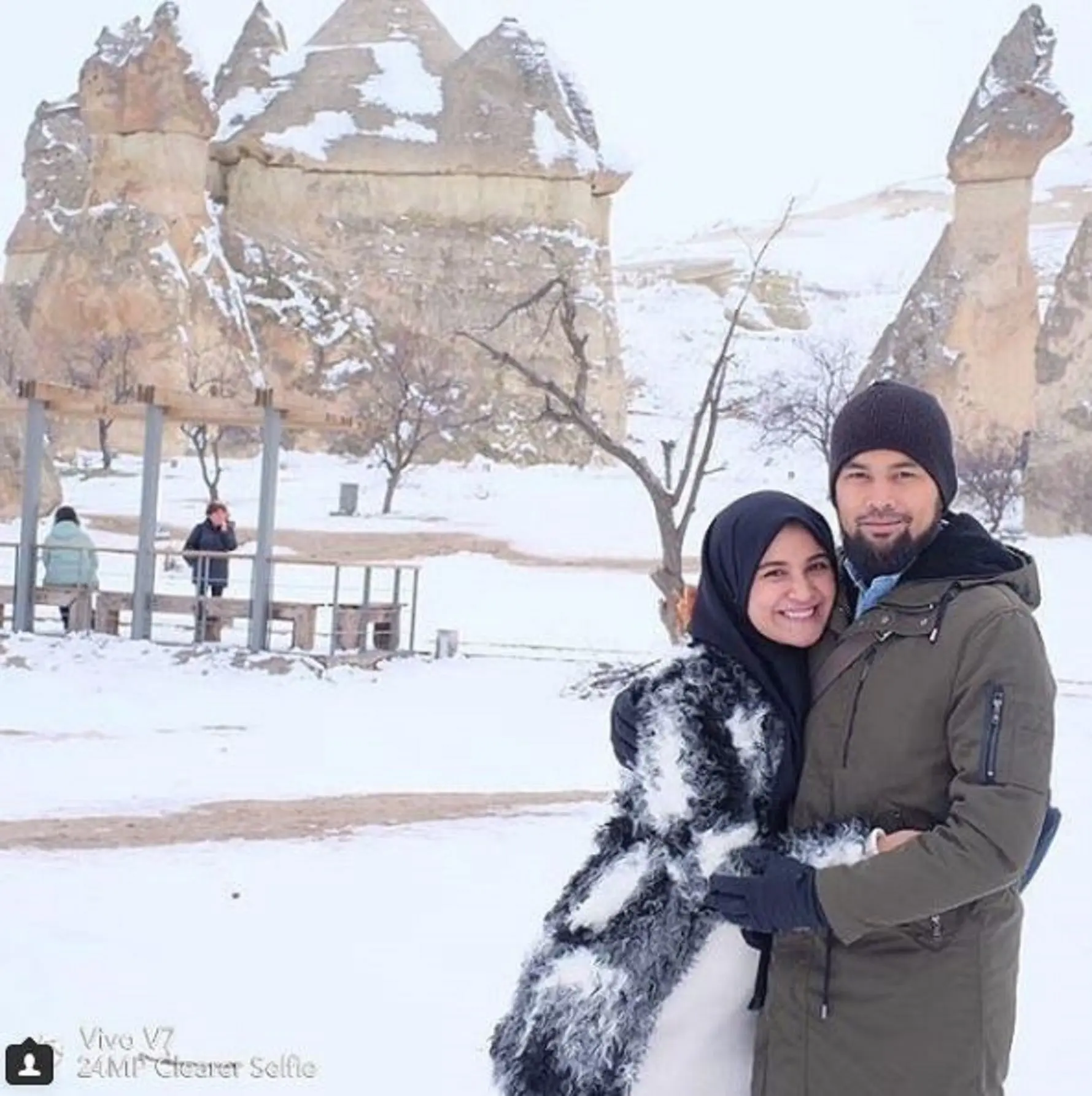 Shireen Sungkar dan Teuku Wisnu menikmati keindahan Turki saat turun salju (Instagram/@shireensungkar)