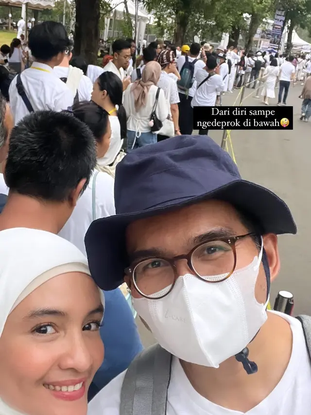 7 Potret Intan Nuraini Hadiri Festival Lampion Waisak 2024 di Candi Borobudur