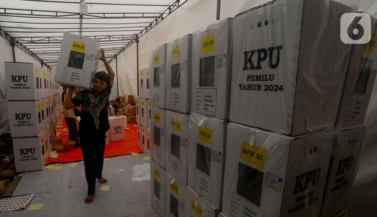 Pendistribusian logistik juga akan mendapat kawalan pengamanan dari kepolisian setempat. (merdeka.com/Arie Basuki)