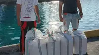 Barang bukti ratusan liter miras Cap Tikus itu kemudian diamankan dan dibawa ke Mapolres Kepulauan Talaud untuk diproses lebih lanjut.