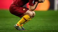 Ekspresi kekecewan pemain AS Roma, Alessandro Florenzi pada leg kedua, babak 16 Liga Champions yang berlangsung di Stadion Do Dragao, Porto, Kamis (7/3). AS Roma kalah 1-3 kontra Porto (AFP/Patricia de Melo)