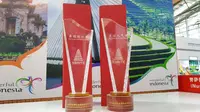 Dua piala penghargaan untuk Wonderful Indonesia dari event Silk Road Int'l Expo di Xian Tiongkok, 26-28 Agustus 2016