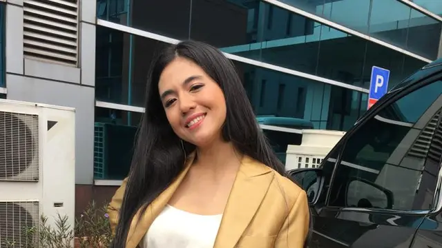 DJ Una (ist/ Munady Widjaja)