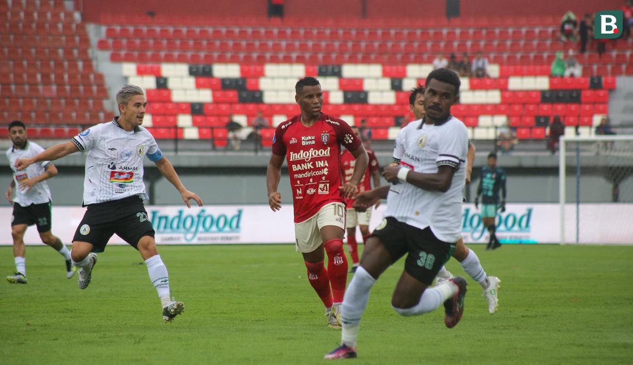 Bali United gagal memanfaatkan status tuan rumah dalam partai pembuka BRI Liga 1 2023/2024. Tim berjulukan Serdadu Tridatu itu dipermalukan PSS Sleman. Bali United keok 0-1 dari PSS pada pekan pertama BRI Liga 1 di Stadion Kapten I Wayan Dipta, Gianyar, Sabtu (1/7/2023) sore WIB. (Bola.com/Alit Binawan)