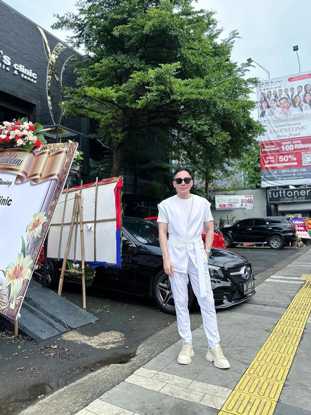 Selebgram sekaligus penyanyi Dokter Ekles. (Foto: Dok. Instagram @dr_ekles)