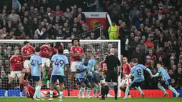 Laga kedua tim berlangsung sengit. (Paul ELLIS/AFP)