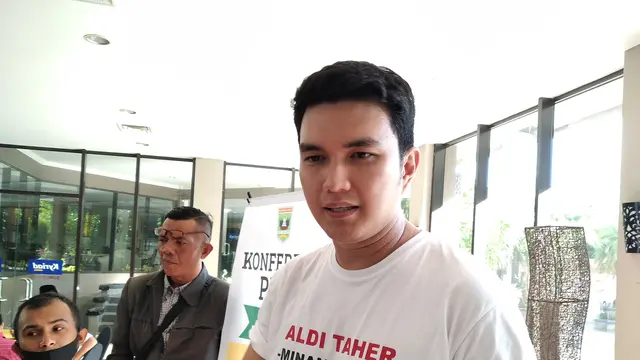 Artis Aldi Taher ikut mengambil bagian berlaga dalam Pilkada Sumatera Barat 2020. (Liputan6.com/ Novia Harlina)