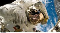 Ilustrasi Astronot Bermain Game (sumber: pixabay)