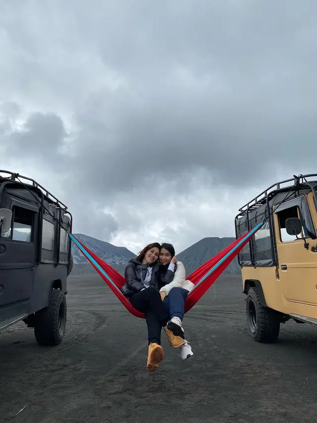 Usai Dari Magelang, Ini 6 Momen Seru Liburan Ayu Ting Ting ke Bromo