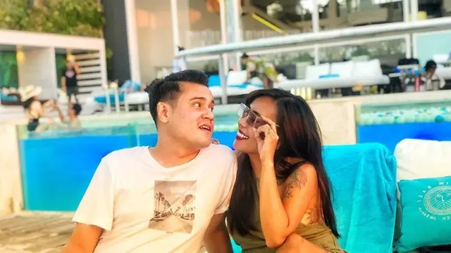 Jarang Tersorot, Ini 6 Potret Bobby Joseph dengan Sang Kekasih