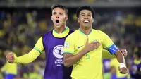 Andrey Santos (kanan) juga menjadi pencetak gol terbanyak Piala Amerika Selatan U-20 2023 dengan enam gol. Ia punya label yang lebih mentereng, mengingat ia baru saja direkrut Chelsea pada 6 Januari 2023. (AFP/Daniel Munoz)