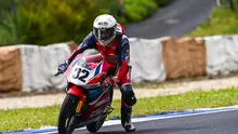 Pembalap muda binaan PT Astra Honda Motor (AHM), Muhammad Kiandra Ramadhipa saat mengikuti seri perdana di ajang European Talent Cup (ETC) musim 2025 di Sirkuit Estoril, Portugal, Minggu (4/5/2025). (Astra Honda Motor)